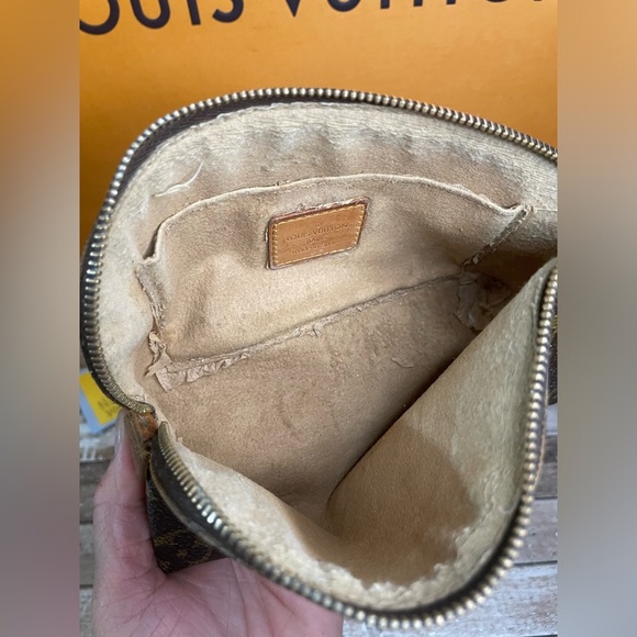 Louis Vuitton Pouch - Picture 6 of 16